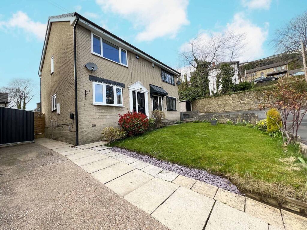 Main image of property: Lea Side Gardens, Huddersfield, HD3
