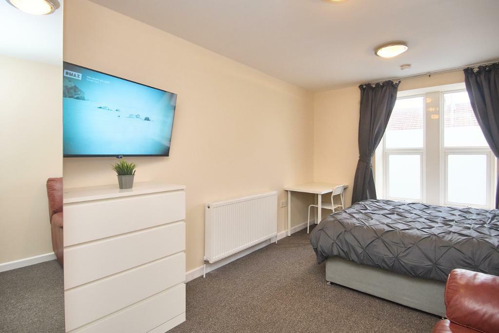 Additional property image - High Street, Staple Hill, Bristol, BS16 5HH
