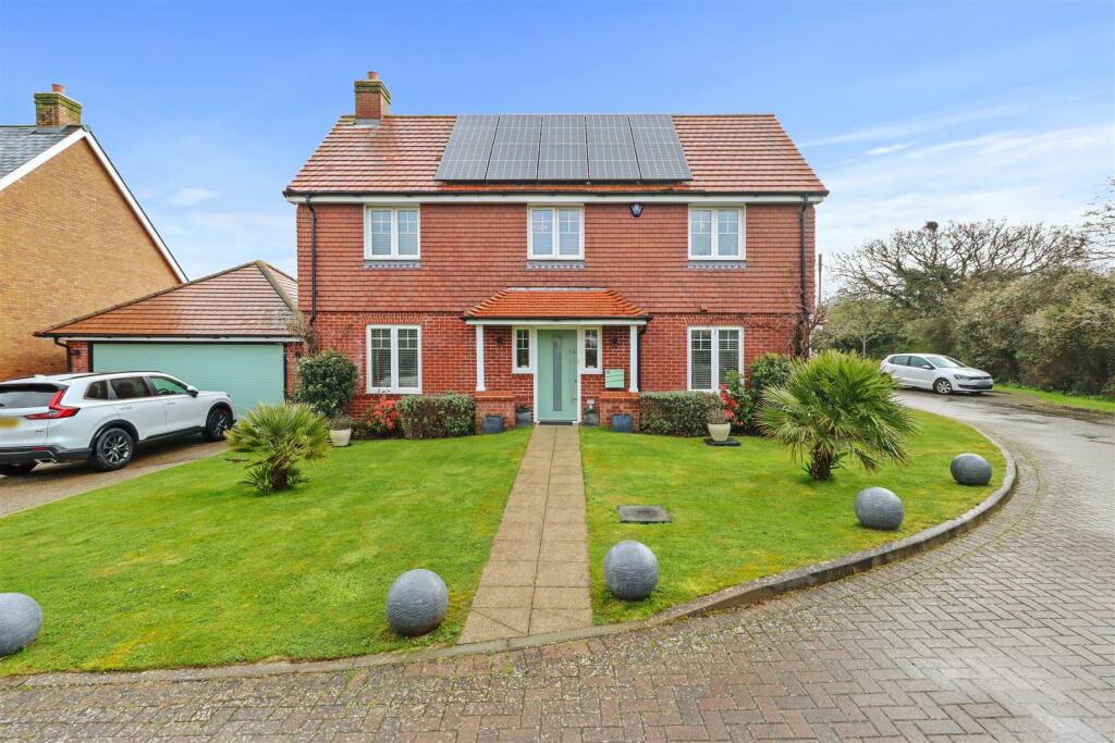 4 bedroom detached house for sale in Lessing Lane, Stone Cross