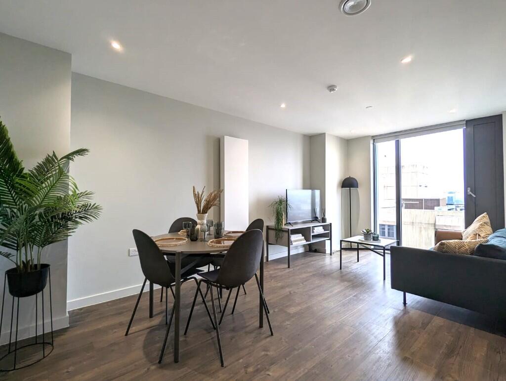 Main image of property: Wood Street, Cardiff(City), CF10