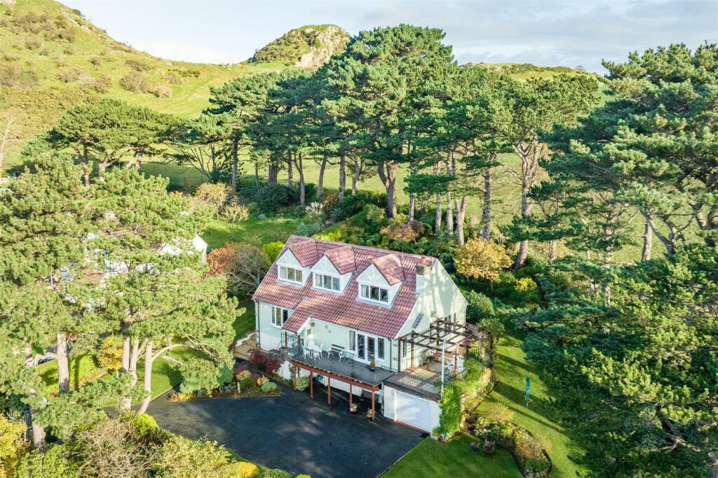 3 bedroom detached house for sale in Gannock Park, Deganwy, LL31