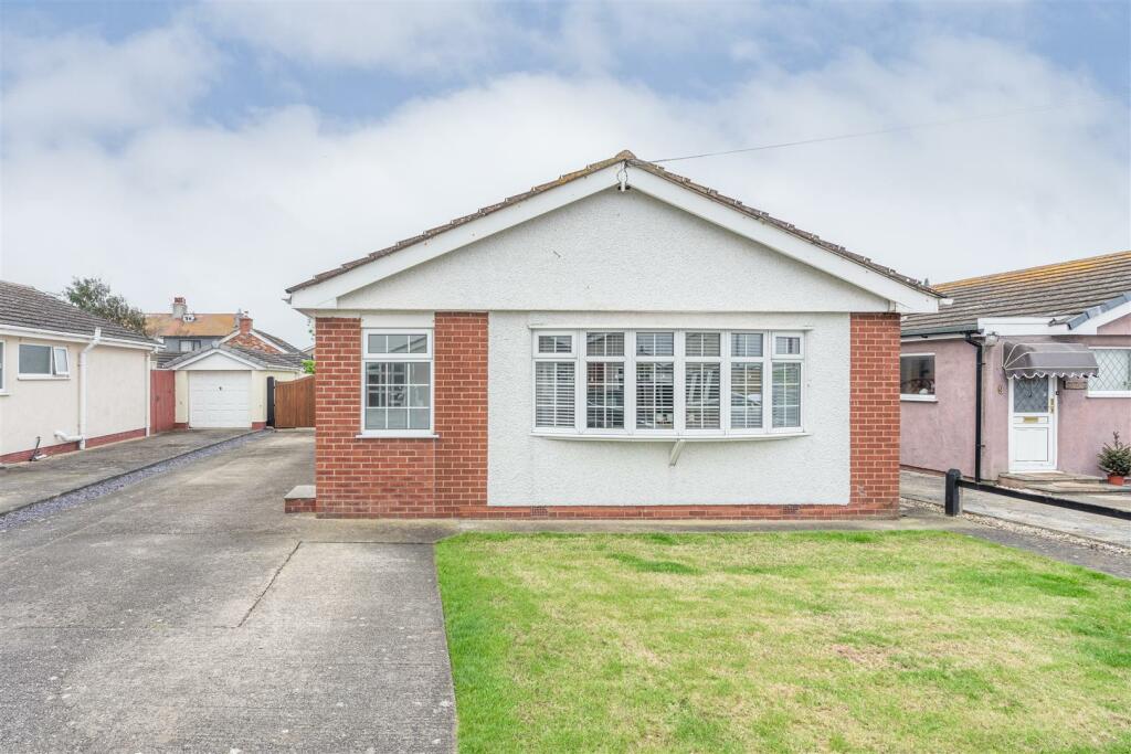 3 bedroom detached bungalow for sale in Llys Cynan, Kinmel Bay, Rhyl, LL18