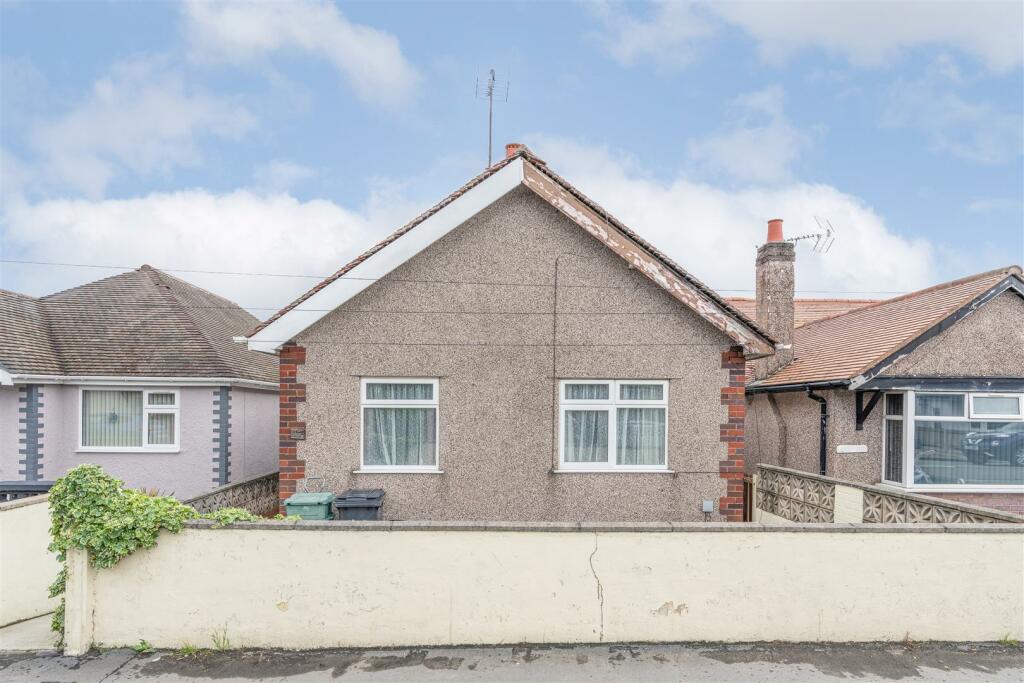3 bedroom detached house for sale in St. Asaph Avenue, Kinmel Bay, Rhyl