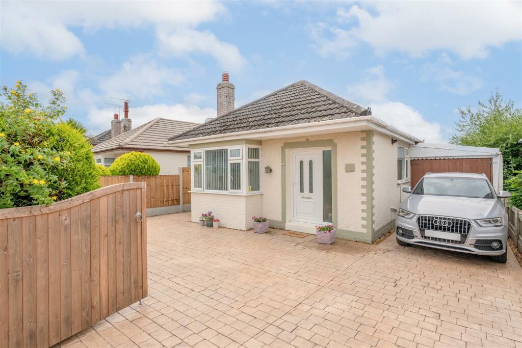 2 bedroom detached bungalow for sale in Salisbury Drive, Prestatyn, LL19