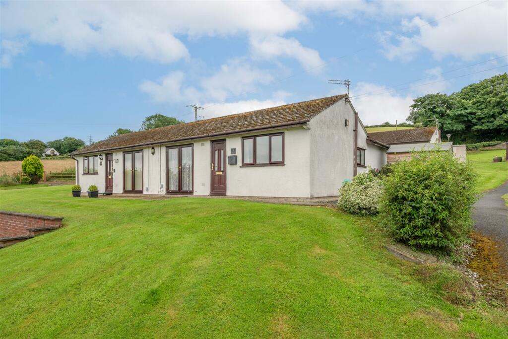 2 bedroom semidetached bungalow for sale in Lakeside Cottages, Moelfre