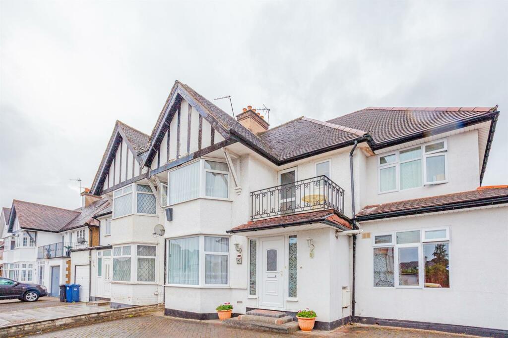 6 bedroom semidetached house for sale in Edgwarebury Gardens, Edgware, HA8