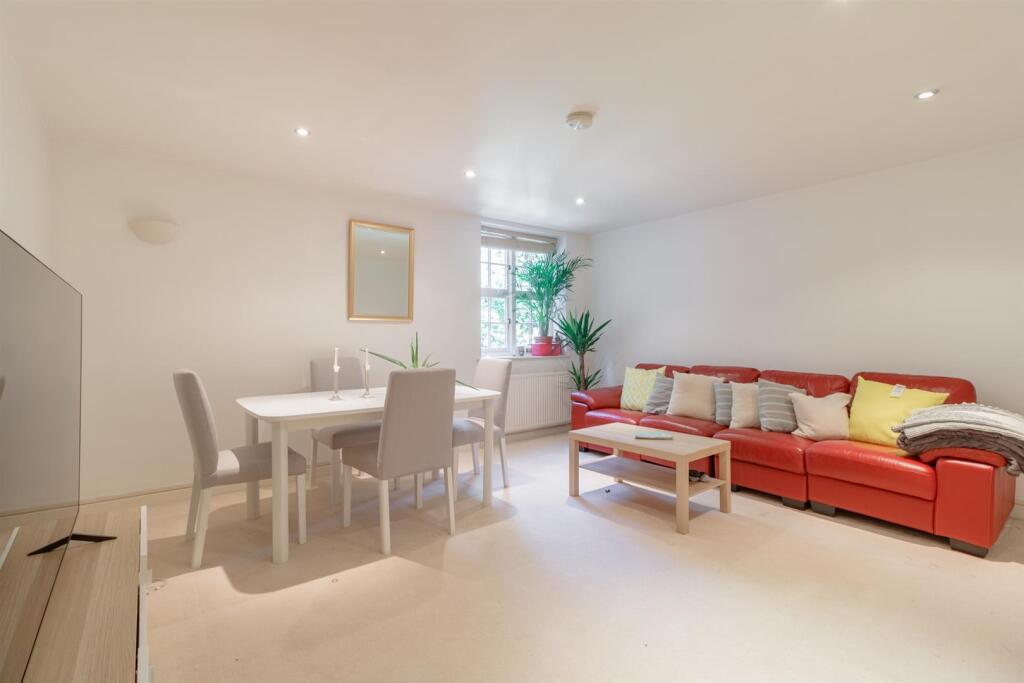 Main image of property: Corringway, London