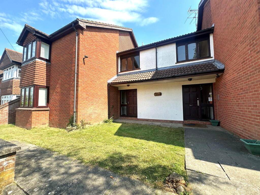 Main image of property: Oak Avenue, Ickenham, Uxbridge, UB10 8LP