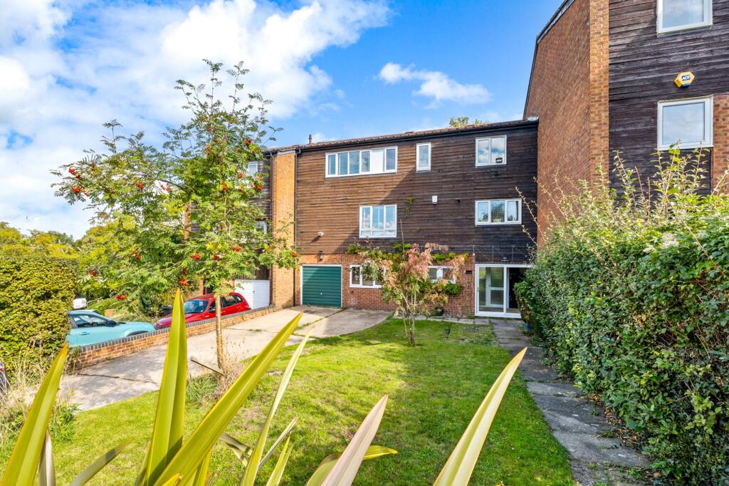 5 bedroom terraced house