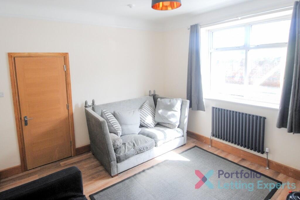 Additional image 3 of Students, Bills Included! Your Perfect Modern 6 Bedroom Home with Spacious Rooms on Northcote Road!