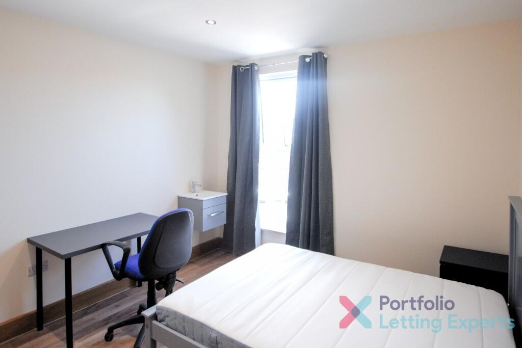 Additional image 7 of Students, Bills Included! Your Perfect Modern 6 Bedroom Home with Spacious Rooms on Northcote Road!