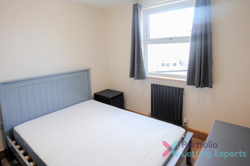 Additional image 8 of Students, Bills Included! Your Perfect Modern 6 Bedroom Home with Spacious Rooms on Northcote Road!
