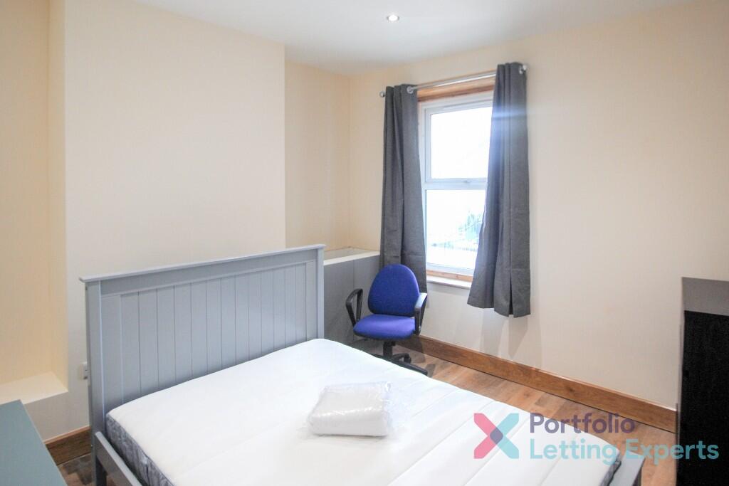 Additional image 9 of Students, Bills Included! Your Perfect Modern 6 Bedroom Home with Spacious Rooms on Northcote Road!