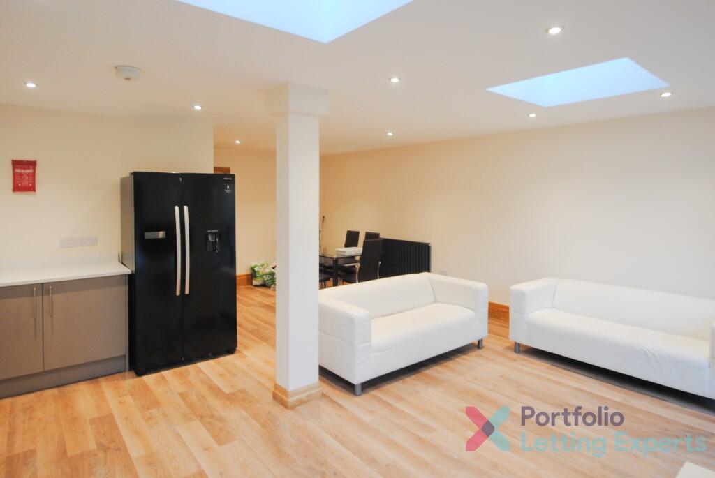 Main image of property: Attention all Students! Your Perfect Modern Home with a Private Garden and Spacious Rooms on Hankinson Road!