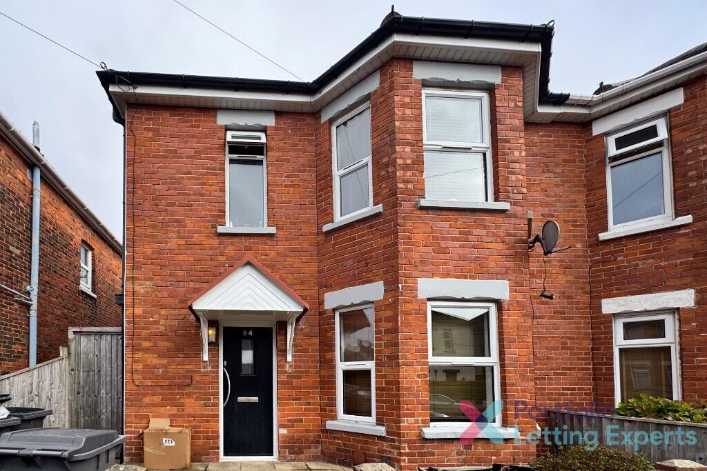 Main image of property: Students! Four Equally-Sized Double-Bedrooms, Private Garden and On Road Parking - Shelbourne Road!