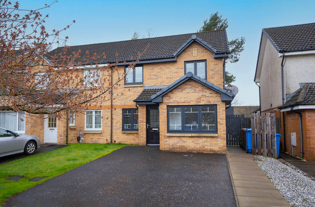 3 bedroom semidetached house for sale in Moffat Place, Bonnybridge FK4