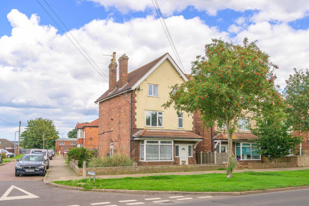 1 bedroom flat for sale in Lincoln Road, Skegness, PE25