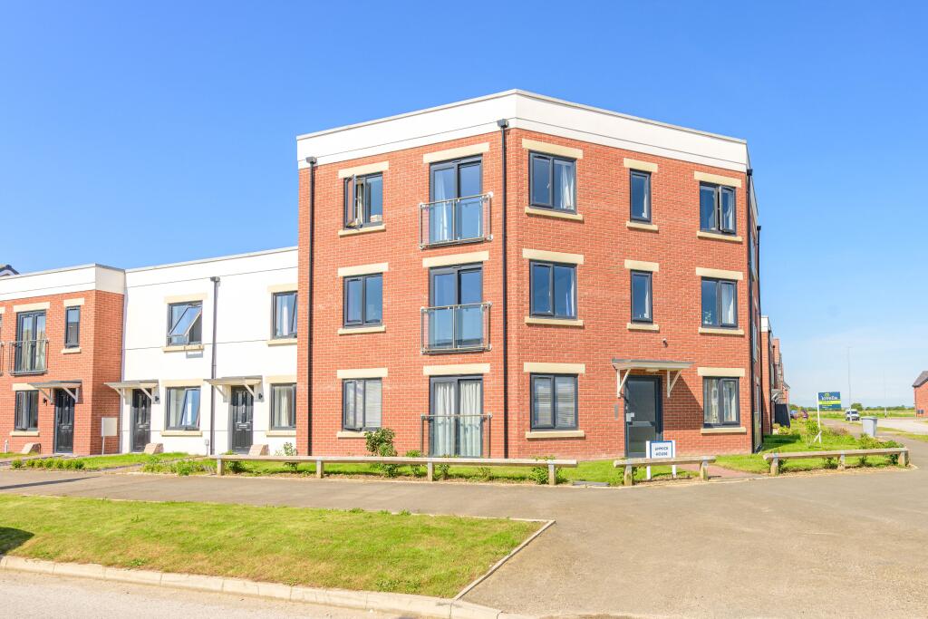 1 bedroom flat for sale in Normanby Road, Skegness, PE25