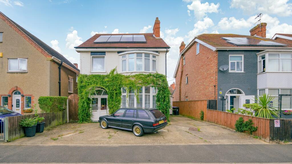 Main image of property: Glentworth Crescent, Skegness, PE25