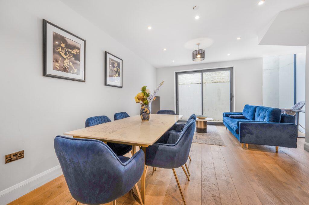 Main image of property: Lavender Hill, Clapham Common SW11