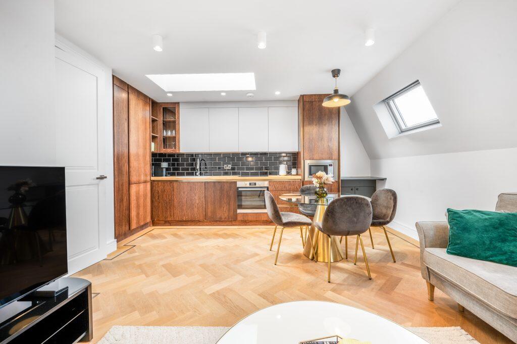 Main image of property: Lavender Hill, Clapham Common SW11
