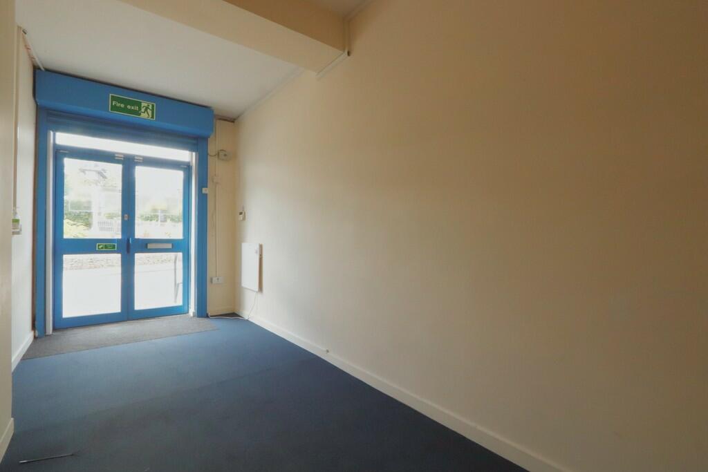 Commercial property for rent in Liverpool Road, Irlam, M44