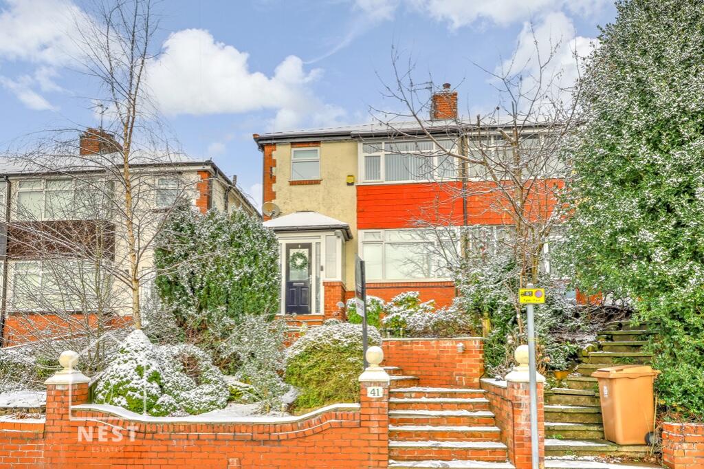 3 bedroom semidetached house for sale in Bentley Avenue, M24