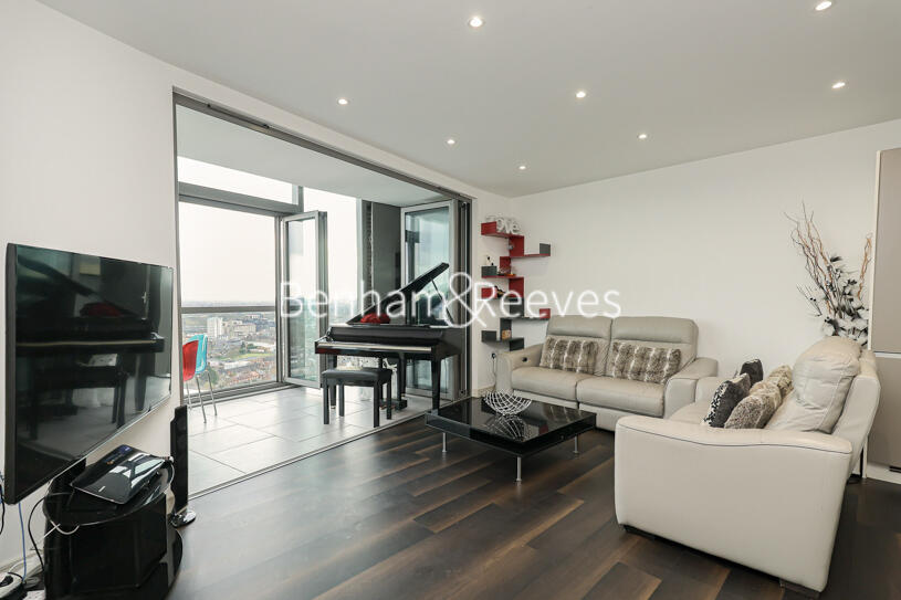 Main image of property: Kew Eye, Brentford, TW8