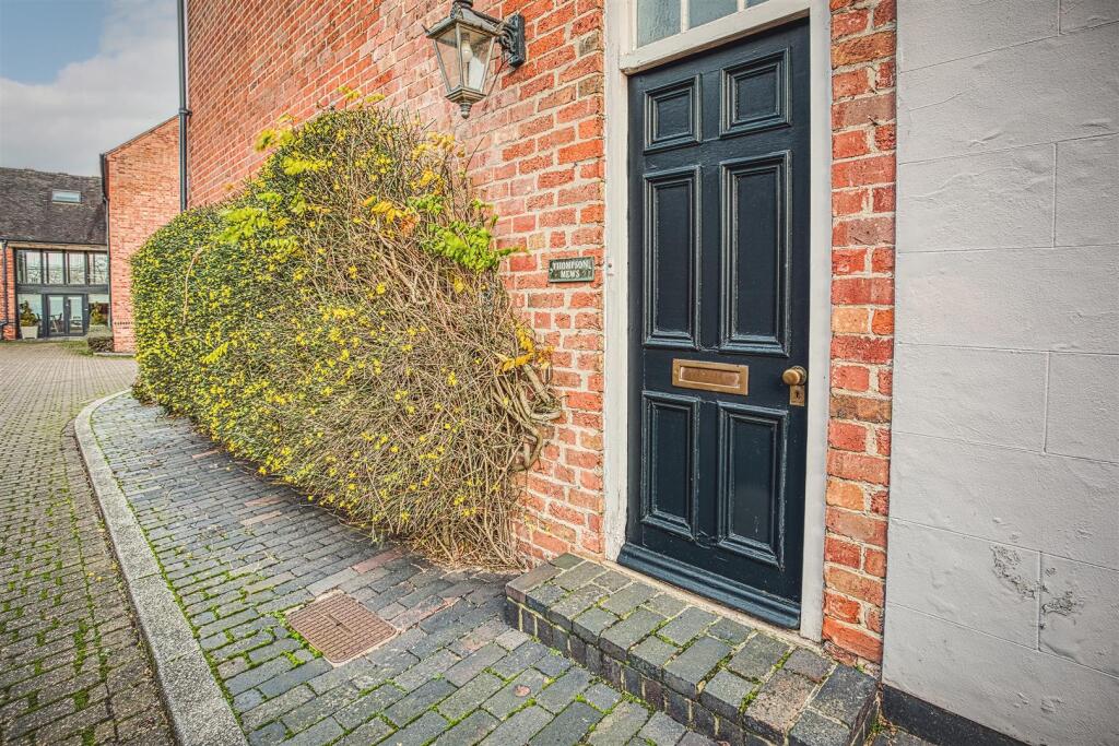 Main image of property: Horninglow Street, Burton