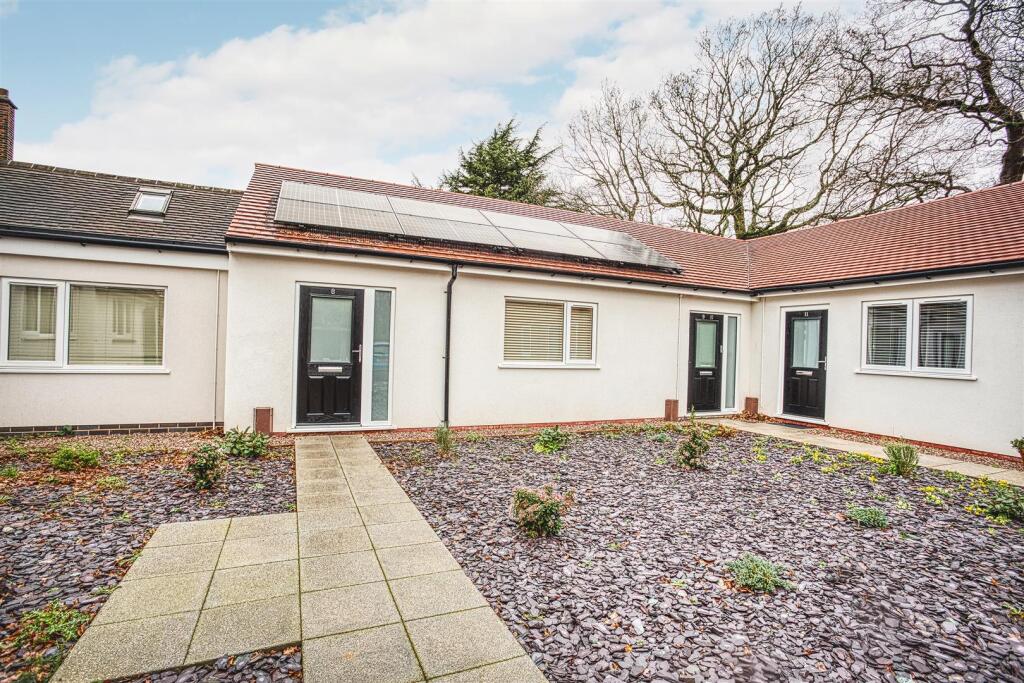 Main image of property: Manor Road, Littleover, Derby