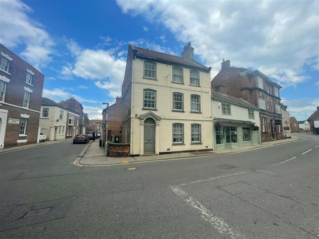 3 bedroom town house for sale in Upgate, Louth, LN11 9ER, LN11