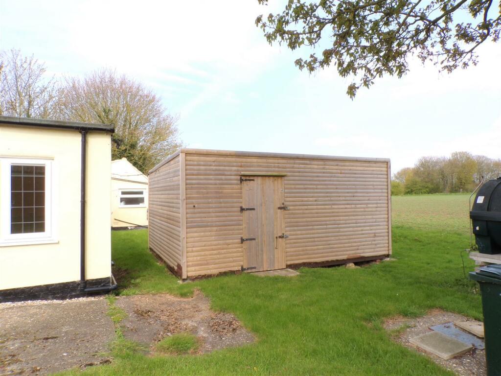 3 bedroom detached bungalow for sale in Bank End, North Somercotes, Louth, LN11 7LN, LN11