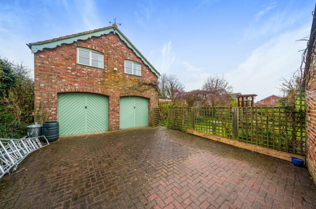 5 bedroom detached house for sale in Eastfield Road, Louth, LN11 7AR, LN11