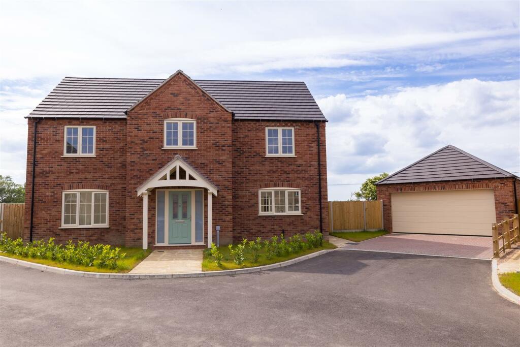 4 bedroom detached house for sale in Caenby Road, Glentham, Market