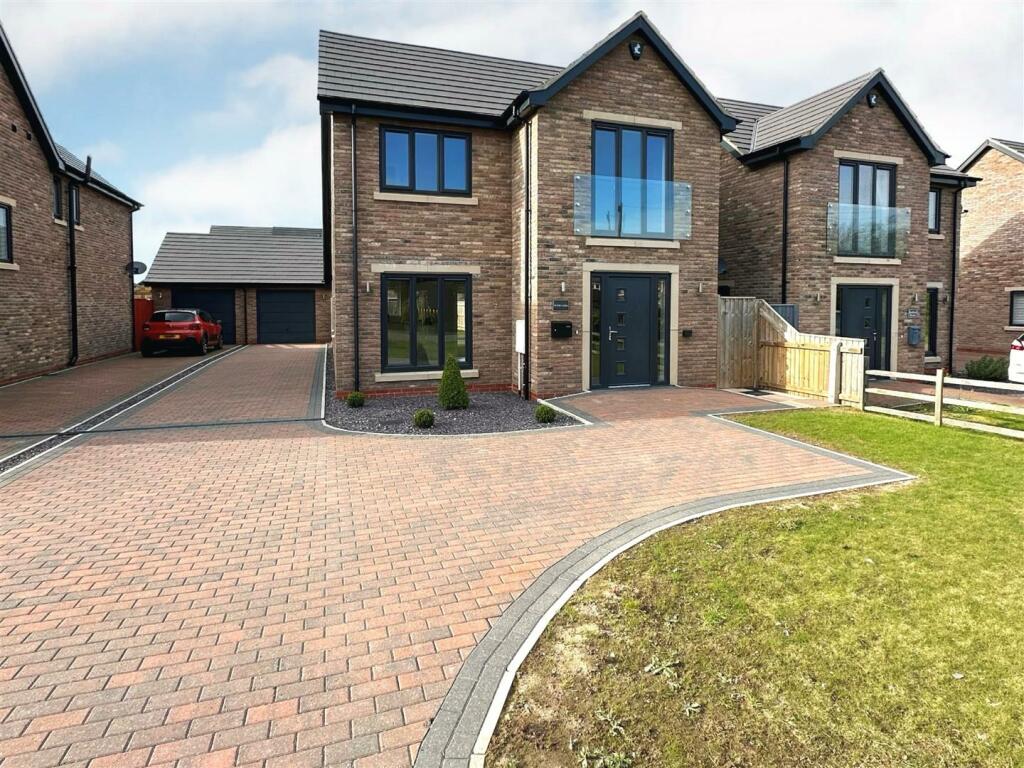 4 bedroom detached house for sale in Manby Middlegate, Grimoldby, LN11