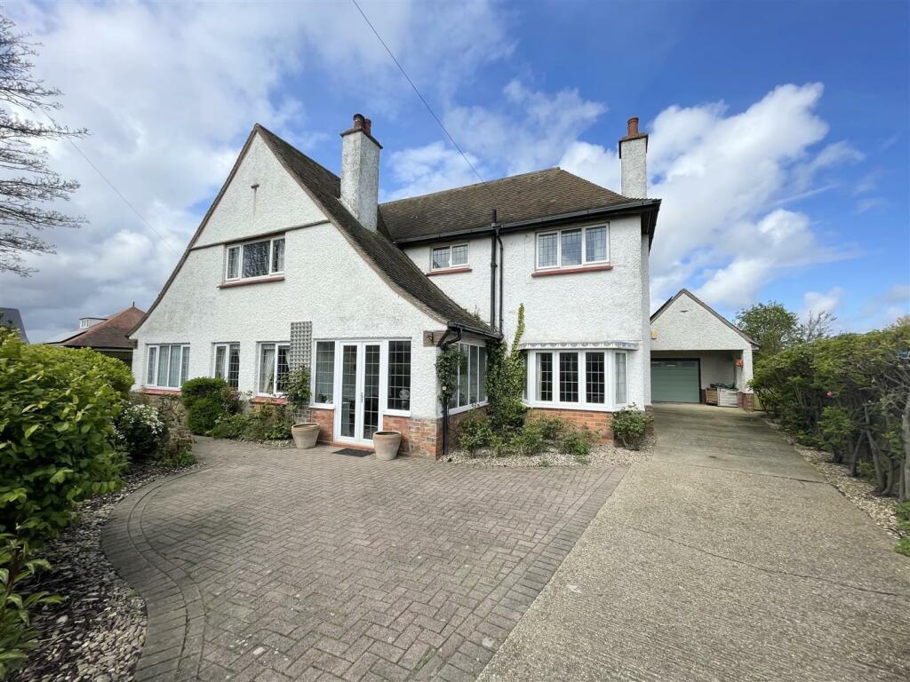 4 bedroom detached house for sale in Sea Lane, Sandilands, LN12