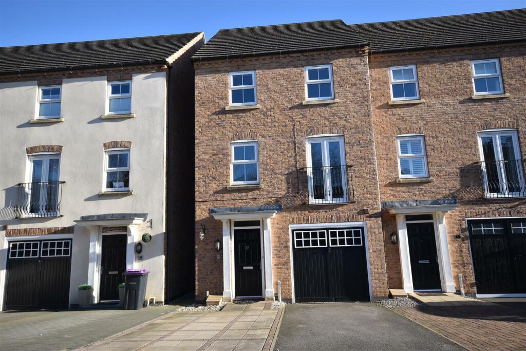 3 bedroom end of terrace house for sale in Renfrew Drive, Greylees