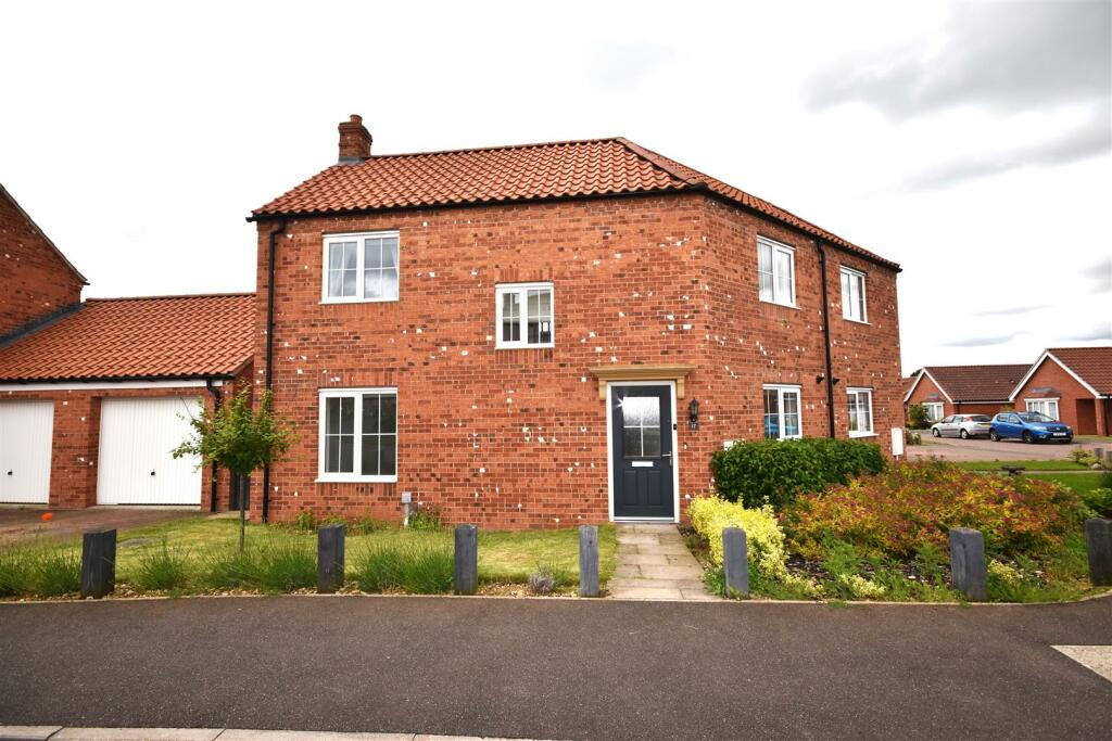 3 bedroom semidetached house for sale in Memorial Gardens, Branston