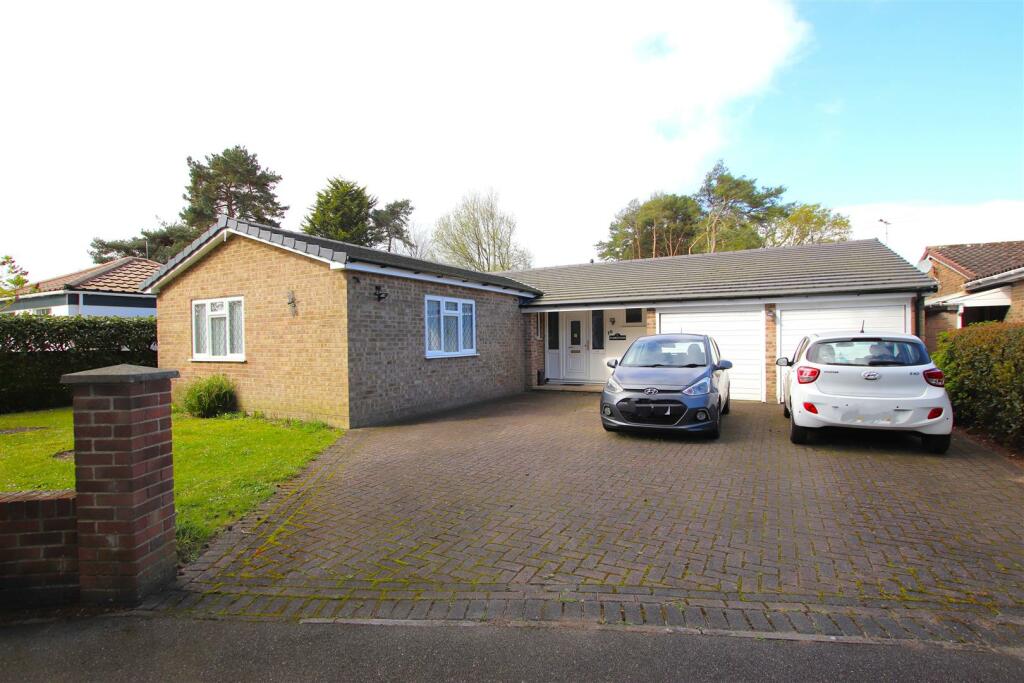 4 bedroom detached bungalow for sale in Craigside Road, St. Leonards