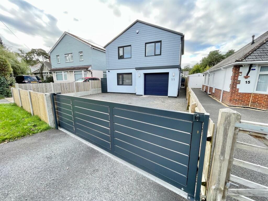 4 bedroom detached house for sale in Dorchester Road, Upton, Poole, BH16