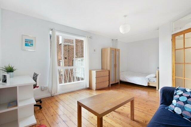 Studio flat for rent in Junction Road, London, N19