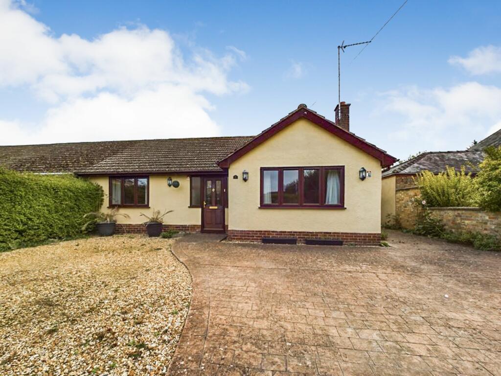 3 bedroom semidetached bungalow for sale in Green End Road, Sawtry