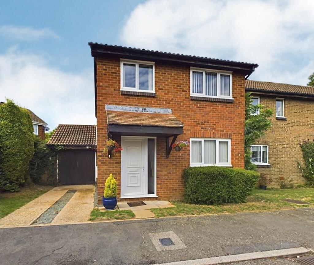 3 bedroom detached house for sale in Wheatsheaf Road, Alconbury Weston