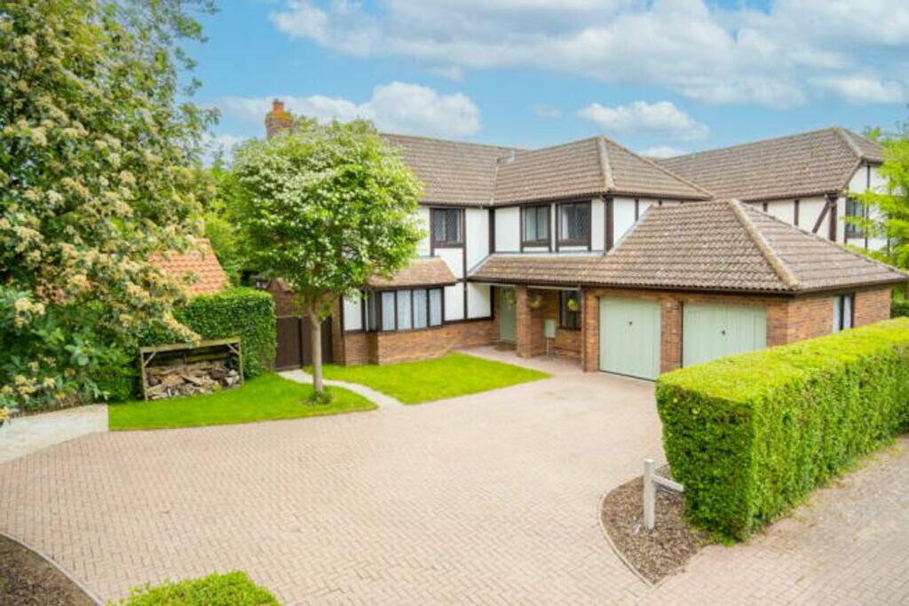 5 bedroom detached house for sale in Pringle Way, Little Stukeley