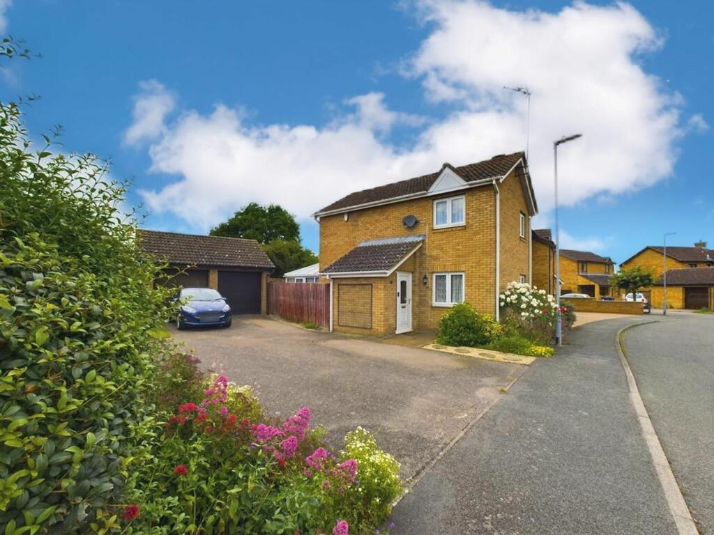 2 bedroom detached house for sale in Roundhills Way, Sawtry, Huntingdon