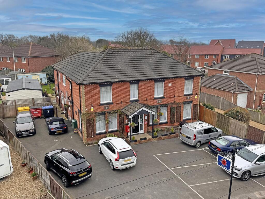 Main image of property: Rose Villa, 138 Brook Lane,
Sarisbury Green, Southampton, Hampshire, SO31 7EW