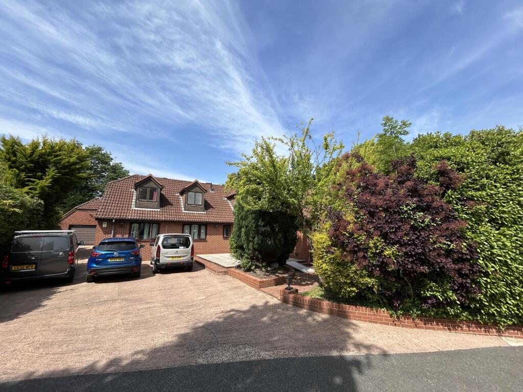 Main image of property: Whistledown, Old Rydon Lane, Exeter, EX2 7JW
