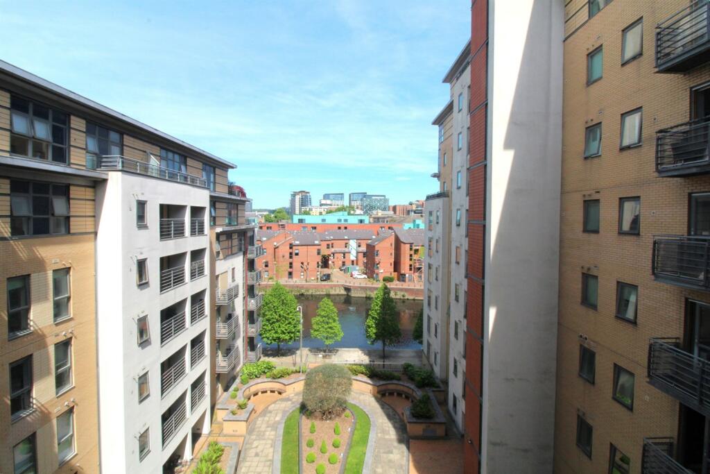 Main image of property: 80 Balmoral Place, Leeds 