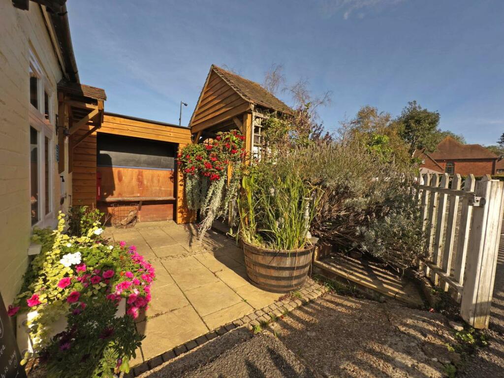 Additional property image - The Gatekeeper, Canterbury Road,
Etchinghill, Folkestone, Kent, CT18 8DE