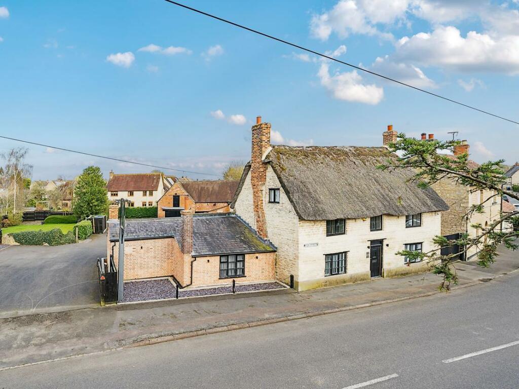 Commercial property for sale in The former Malting House Pub, 66 High